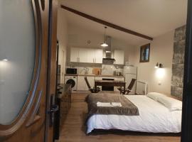 Iris Garden Cottage, δωμάτιο σε οικογενειακή κατοικία στο Saint-Germain-en-Laye