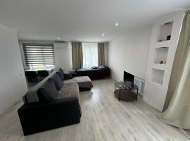 Aronsona, hotel com estacionamento em Kraslava