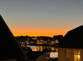 Gamlebyen overnatting, Skudeneshavn, hotel con campo de golf en Skudeneshavn