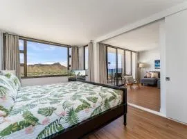 Waikiki Banyan with Ocean Views - Free Parking - Block from Beach