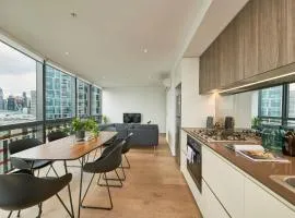 Sky Haven Modern Retreat with Free Parking