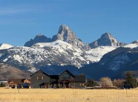 Teton View Getaway 1Br Apt near Grand Targhee and Teton & Yellowstone National Park, Hotel in Driggs