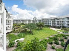 The Pool Resort Kingscliff - 2 BR Ocean Facing Apartment (6230) - Holiday Management Co.