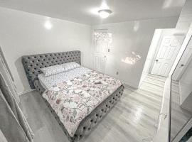 Da-5 Room Near Airport, villa in Brampton