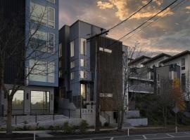 West Seattle - Mins to Downtown!, hotel in Seattle