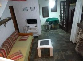 Cambury-100m do mar-central-5 a 6 pessoas-Ar condic-Internet-Estacion-C02, hotel di São Sebastião