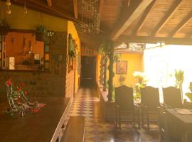 Hermosa casa en Venecia Antioquia, hotel v destinaci Venecia