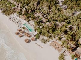 Luxury Condo with Papaya Playa Project Beach Club Membership, hotel a Tulum