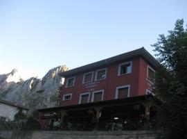 Hostal el Duje, hotel v destinaci Tielve