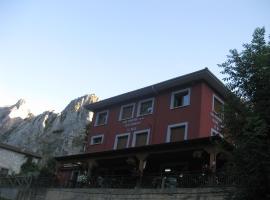 Hostal el Duje, hotel di Tielve