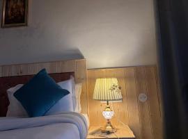 Urban wave 2Bed rooms by The North Edge, hotel v destinaci Kasauli