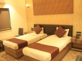 Hotel Sahyadri, hotel poblíž Letiště Daman - NMB, Achād
