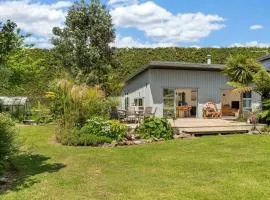 The Grass is Greener Getaway - Private Hot Tub