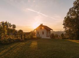 Apartma Hiša na Ravnah with hot tub: Pišece şehrinde bir otel