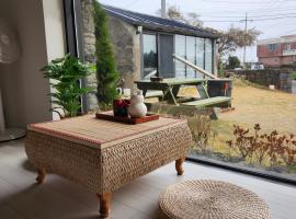 Sangmo Green Yard – hotel w mieście Seogwipo