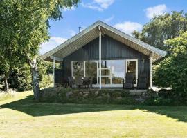 Bright And Cozy Summer House With Sea View, hotel com piscinas em Hasle