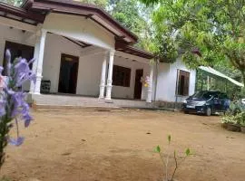 Esmin's Homestay - Women only