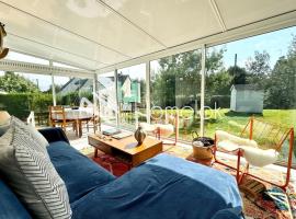 Charmante maison de plain pied - 700m des plages, hotel en Ploemeur