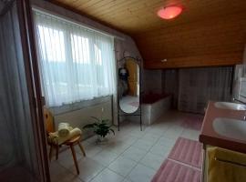 2 Zimmer in Kestenholz, quarto em acomodação popular em Kestenholz