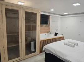 Jacuuzi & Sauna Edy Room - City Center