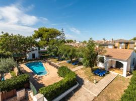 Bungalows ses malves, hotel in Cala en Blanes