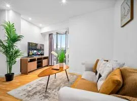 Elegant Two-Bedroom Apartment - Central Location - Private Parking - Balcony 1109M