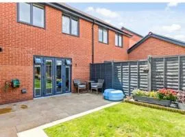 Folkestone 3 BR home just off M20 in central area with parking