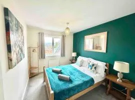 Folkestone 3 Bedroom home just off M20 in central area private parking