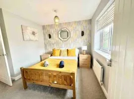 Folkestone 3 Bedroom home just off M20 in central area private parking