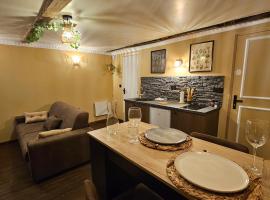 Studio Rustique en Cœur de Ville, hotel i Charleville-Mézières