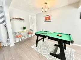 Large home near shops and resturants in lovely area wt parking