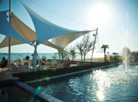 The Crescent Beach Hotel, hotel in Baku