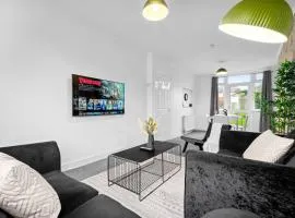 Stylish 3 Bedroom House - Parking - Garden - Great Barr - Netflix - Top Rated -121J