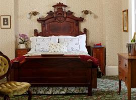 Dennen's Victorian Farmhouse, bed & breakfast a Little River