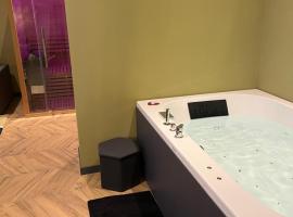 George's Suite&Spa with parking, hotel em Como