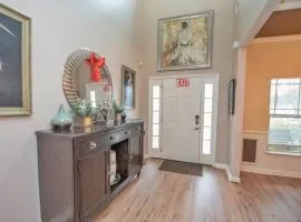 New 5 Star Luxury Home Sleeps 22 Near Airport