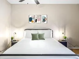 Contemporary 1BR 1Bat Pool Access