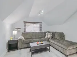 Relaxing Retreat in the Heart of Lombard With Laundry