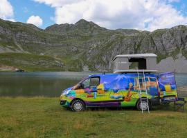 Escape Montenegro Campervan Tranzit, kemp v destinaci Podgorica