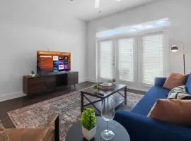 Luxurious New Unit 1Bd1Ba Pool Golf Sim
