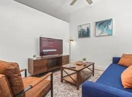 Pampering New Unit Studio 1Ba Pool, Golf Sim