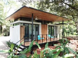 Casita Jungle Nest non active, hotel din Matapalo