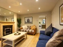 The Annadale - Luxury 3 bd House - Gold Short Term Stays