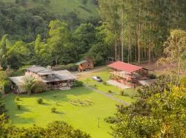 Riverside La Masía Ecohotel