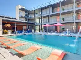 5 Mi to Dtwn Modern Condo in New Braunfels!
