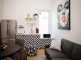 Charming 1BR Near Airport & Studios , EV, nhà nghỉ dưỡng ở Burbank