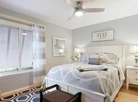 Walk to the Sand, Pool & Hot Tub Waterfront Oasis