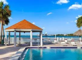 Beachside Condo Walk To Sand, Pool & Hot Tub