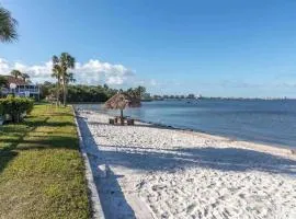 Beachside Condo Walk To Sand, Pool & Hot Tub