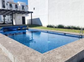 Moderno Apartamento con Piscina y 2 habitaciones en Querétaro, hotell i Atlacholoaya